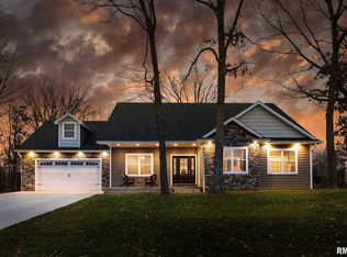 317 McVicker Dr, Energy, IL 62933