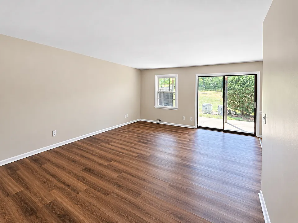 120 Sycamore Ct #33