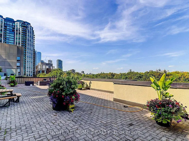 360 Bloor St E #411 — Photo 33