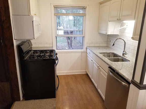 Kitchen pic 1
