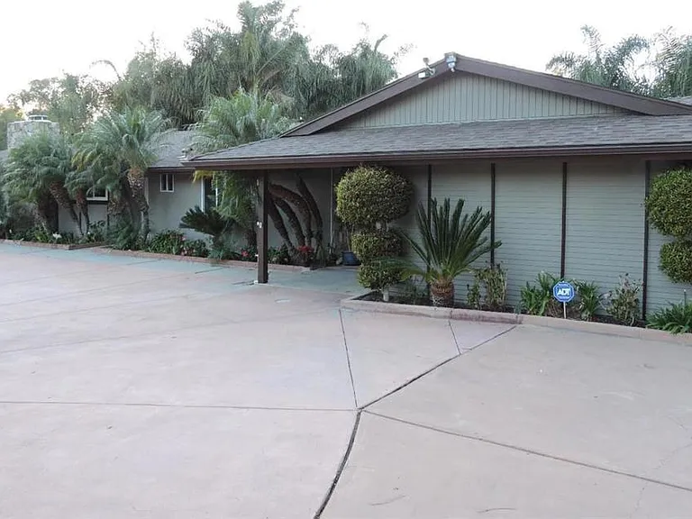1891 Ramona Dr — Photo 3