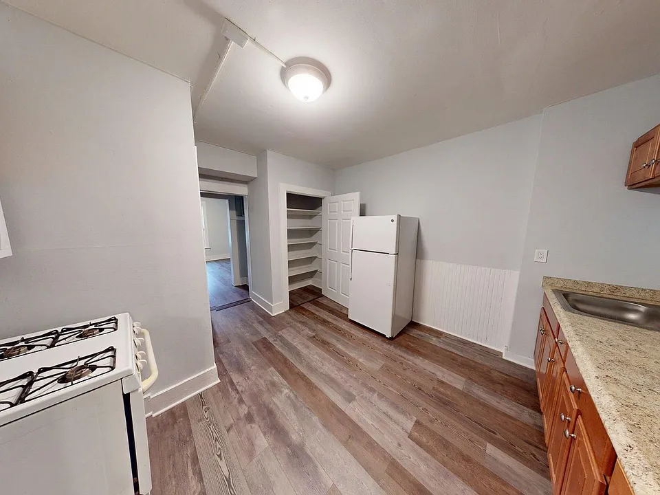 209-219 Howe Ave
