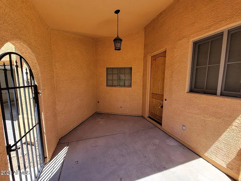 1629 E Grandview Rd — Photo 3