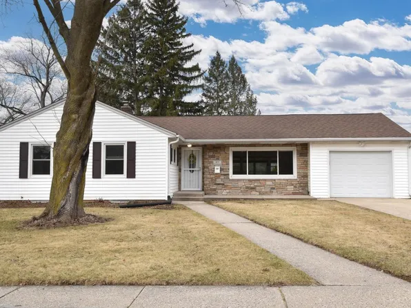 404 South Greenfield AVENUE, Waukesha, WI 53186