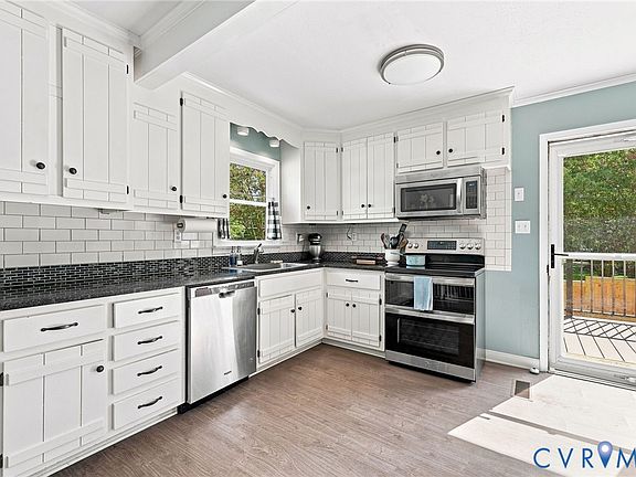 3rd image of 2719 Sherbourne Rd