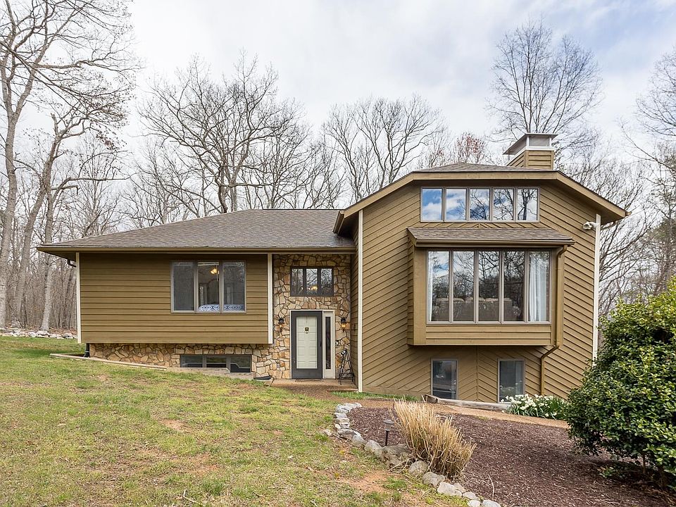 1st image of 219 Piney Ln