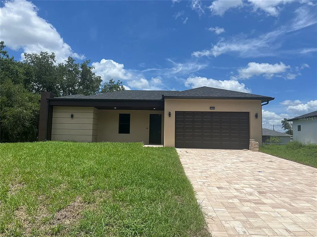 3 bed, 2.5 bath, 1452 sqft, $2,000 — Photo 1