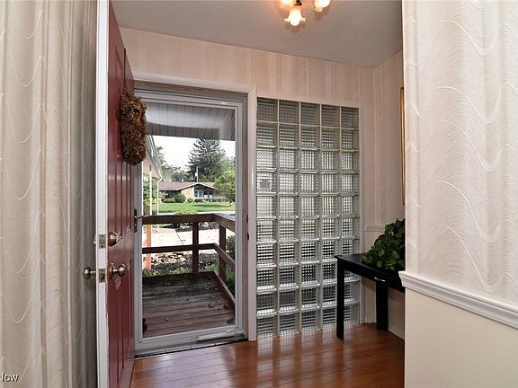 3rd image of 868 Haywood Dr