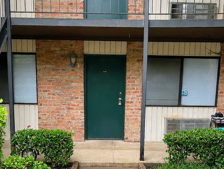 2718 SW Painter Ave #B106 — Photo 1