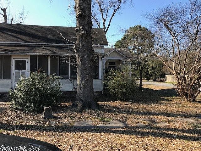 2nd image of 202 Wilson St