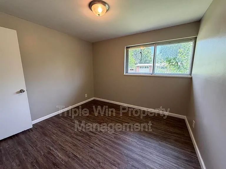 10329 Chesley Dr — Photo 27