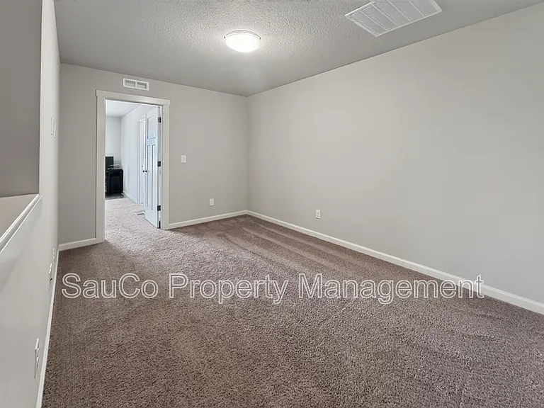 7729 SE Kinnaman St #1 — Photo 4