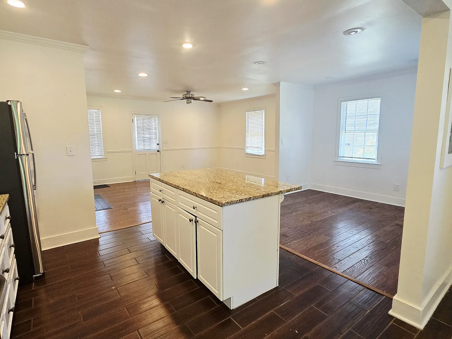 3 bed, 1294 sqft, $1,700 — Photo 4