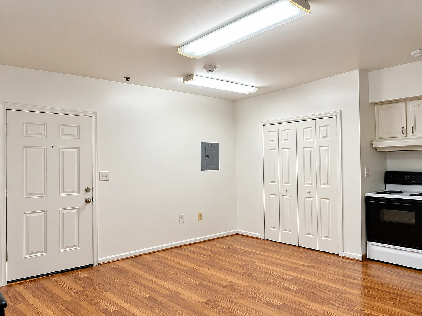 115 N Merritt Mill Rd — Photo 4