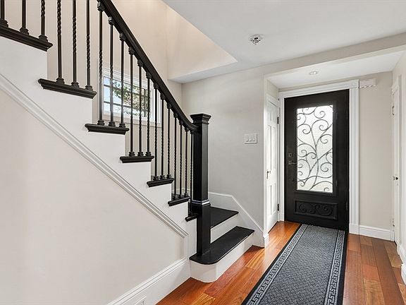 2nd image of 9 Venner Rd