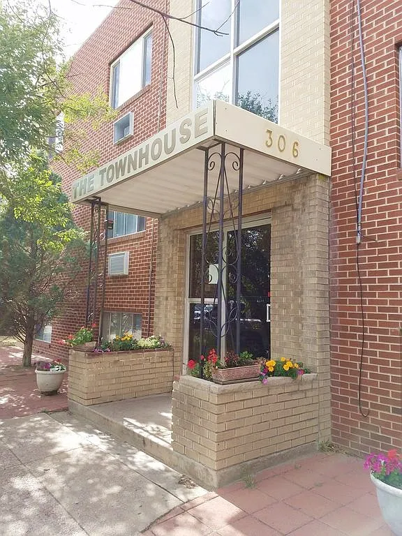 1 bed, 780 sqft, $1,050 — Photo 1
