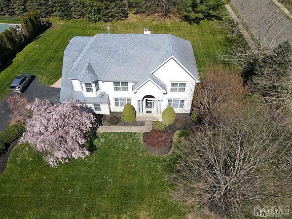 2nd image of 67 Kinglet Dr