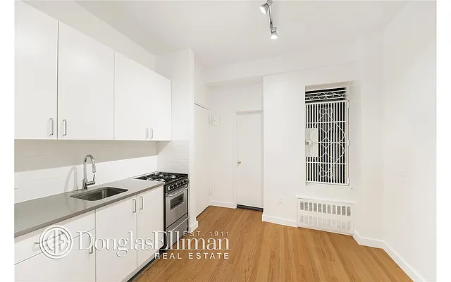 Rented by Douglas Elliman | media 14