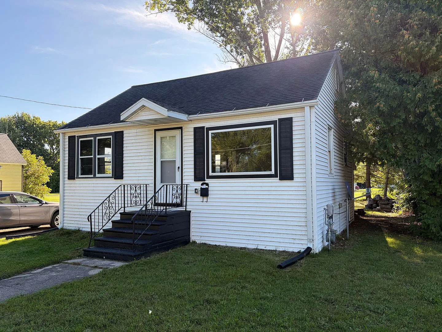 cozy 2 bedroom house with garage — Photo 1