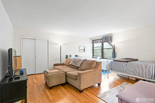 Rented by Oxford Property Group | media 10