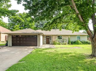 200 Brazil Dr, Hurst, TX 76054