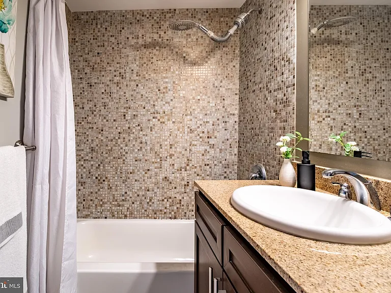 1150 K St NW #1008 — Photo 27