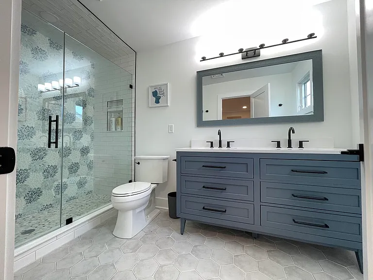 303 Forman Ave — Photo 38