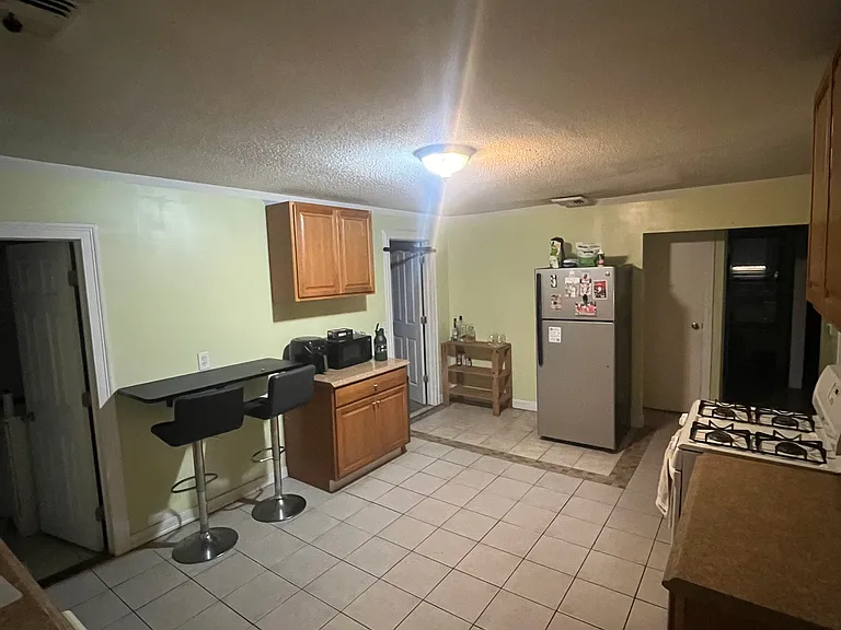 177 E Main St — Photo 5