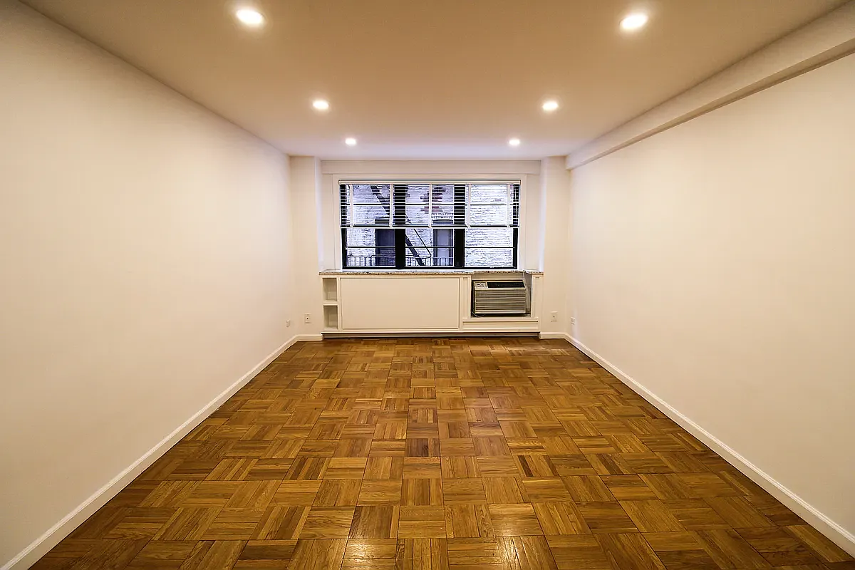 320 East 58th Street — Photo 2