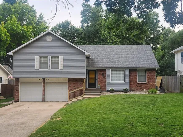 9009 W 82nd Pl, Overland Park, KS 66204