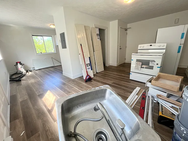 331 Victoria St — Photo 3