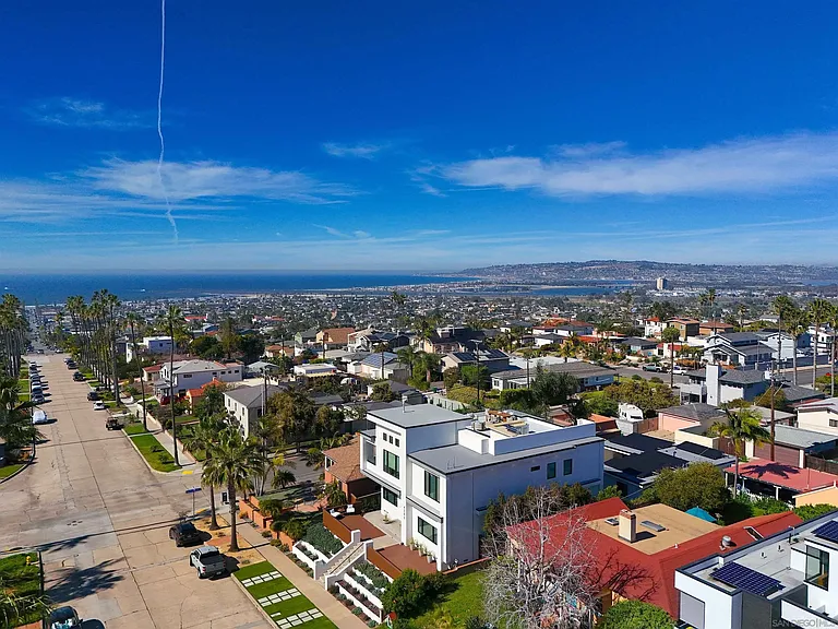 4386 Newport Ave — Photo 48