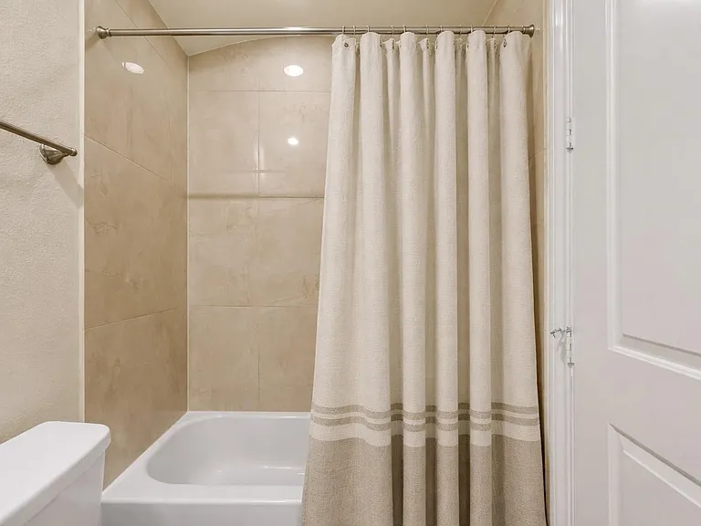 705 Delano St — Photo 16