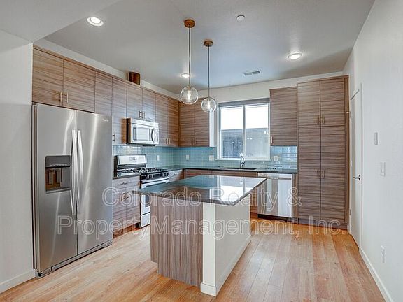 4th image of 2249 Glenarm Pl