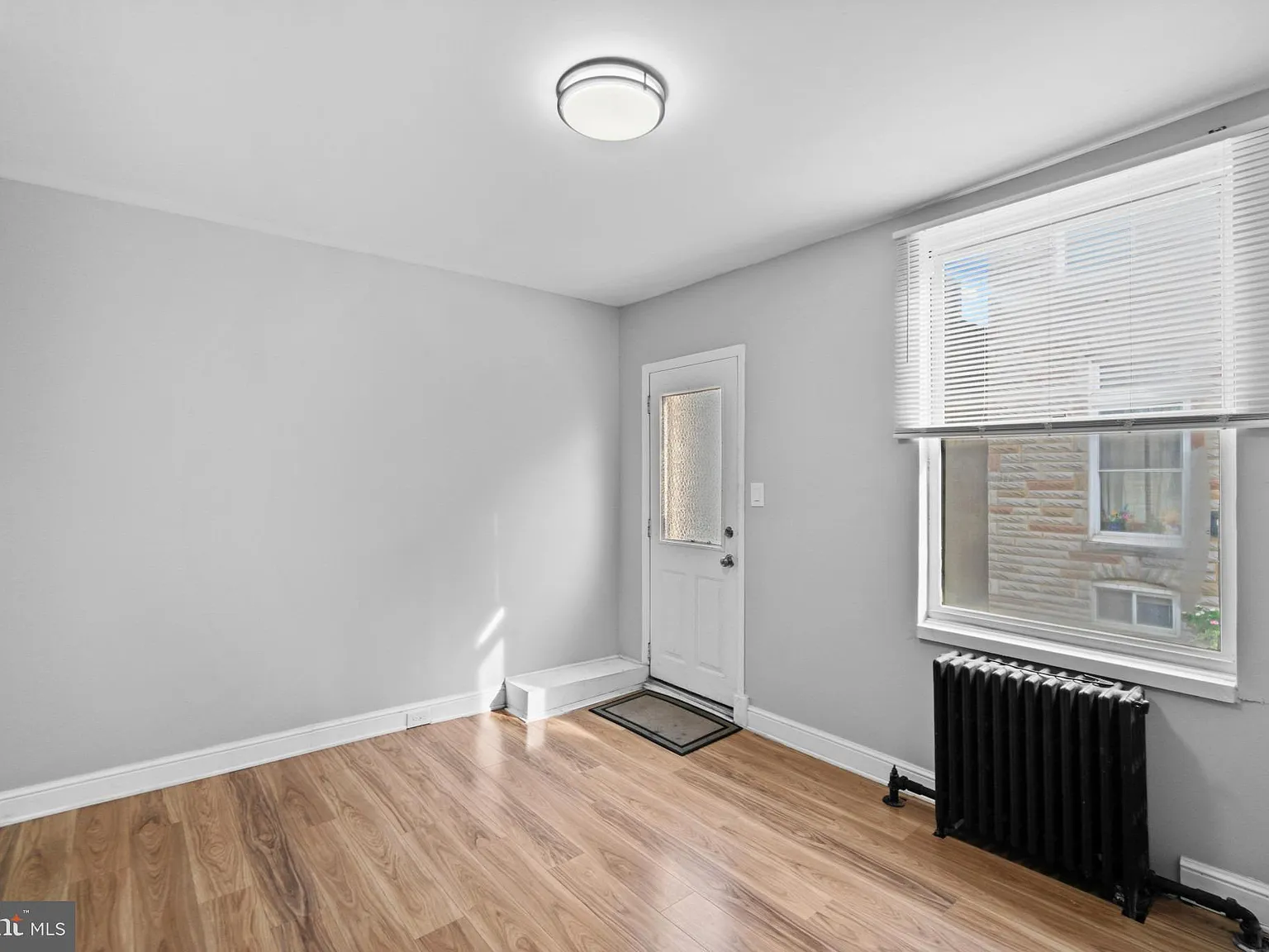 2 bed, 1.0 bath, 988 sqft, $1,850 — Photo 3