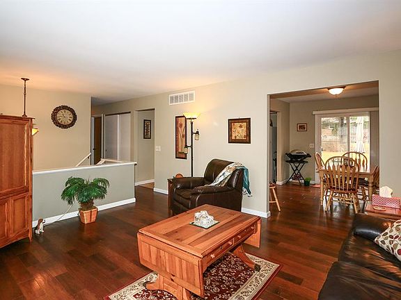 4th image of 2731 Surfside Dr