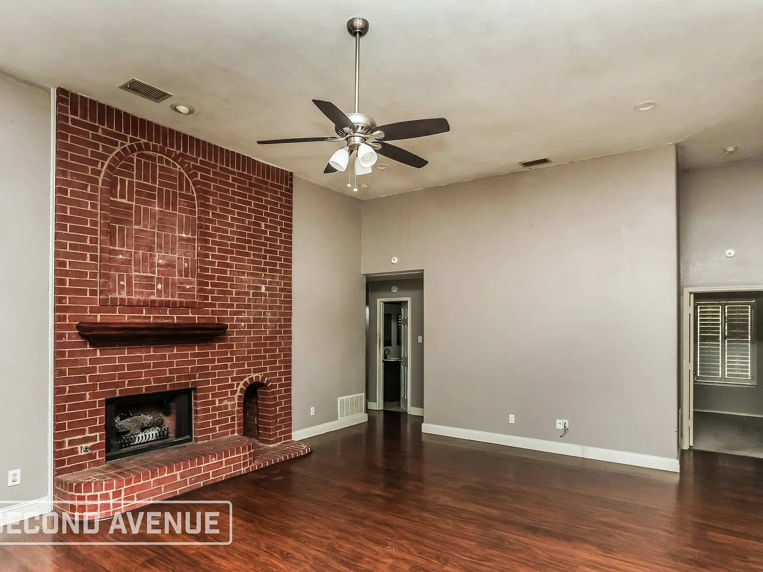 4 bed, 2.0 bath, 2323 sqft, $3,999 — Photo 4