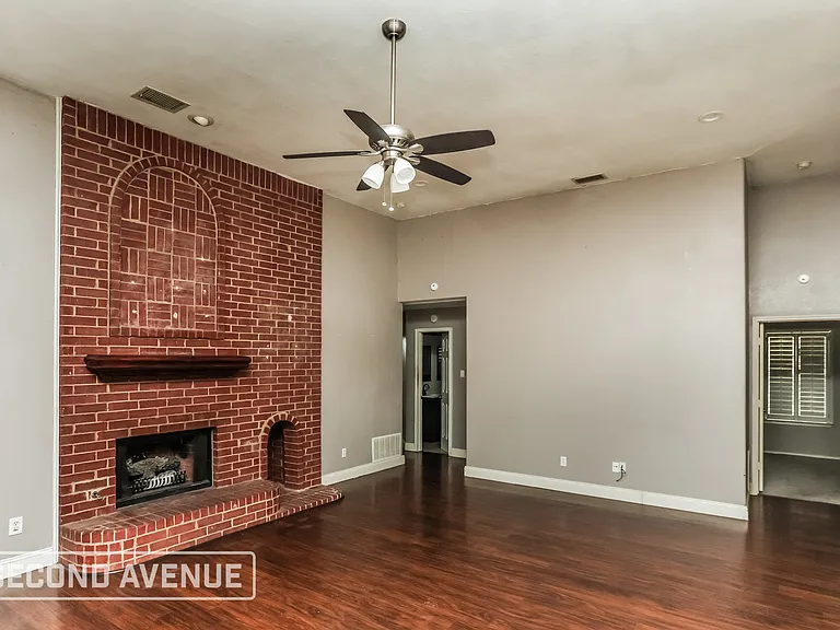 2404 Liles Ln — Photo 4