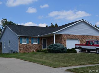 962-964 Yorkshire Dr, Lima, OH 45804