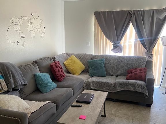 3rd image of 924 N Pueblo Dr