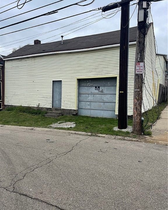 2nd image of 809 Wayne Ave