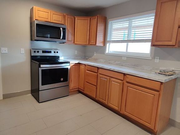 2nd image of 628 W Kennewick Ave #B
