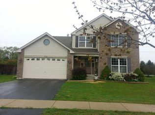 126 N Savannah Ct, Round Lake, IL 60073