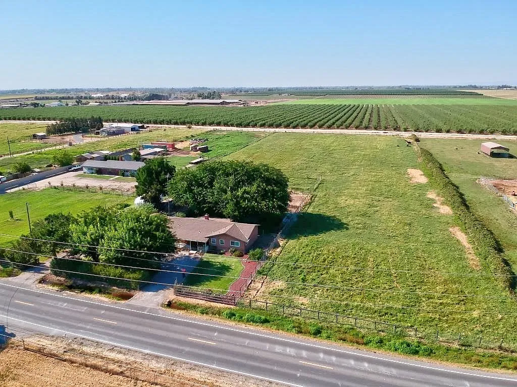 5725 Claribel Rd photo 1