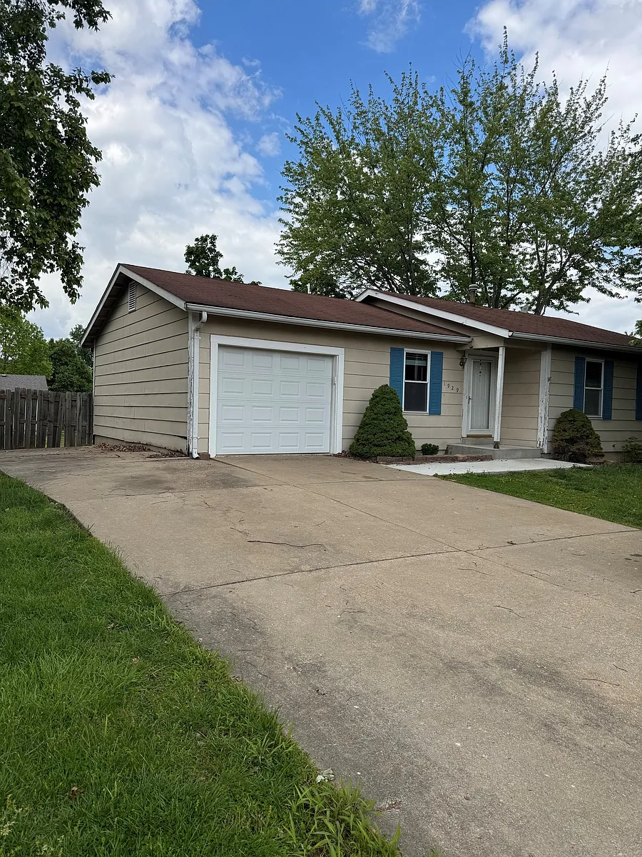 Building Photo - 1929 Springhill Ct