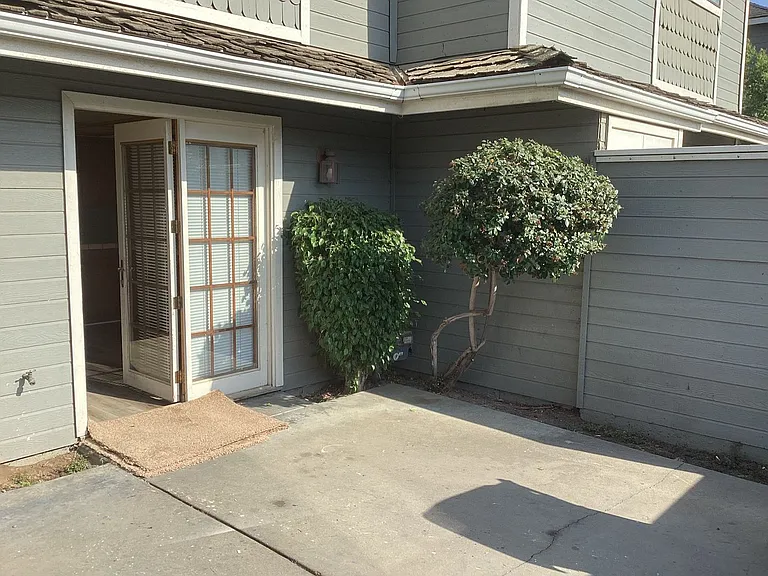 425-431 N Tiffany Dr — Photo 14