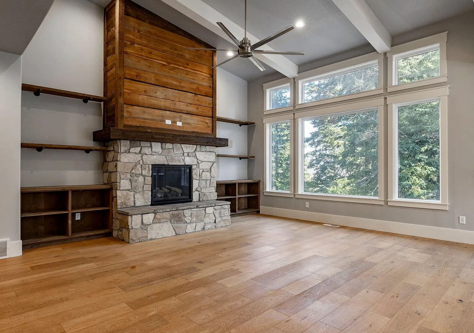 Luxury 5-Bedroom Mountain Home in Summit Park — Photo 2