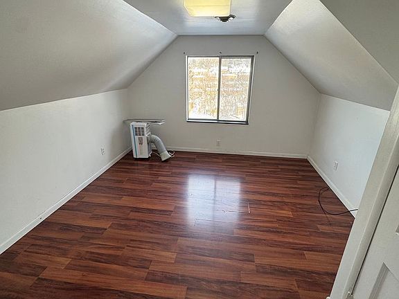 5th image of 331 Bracken Ave