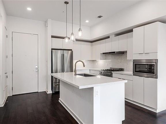 3rd image of 207 W Johanna St #109