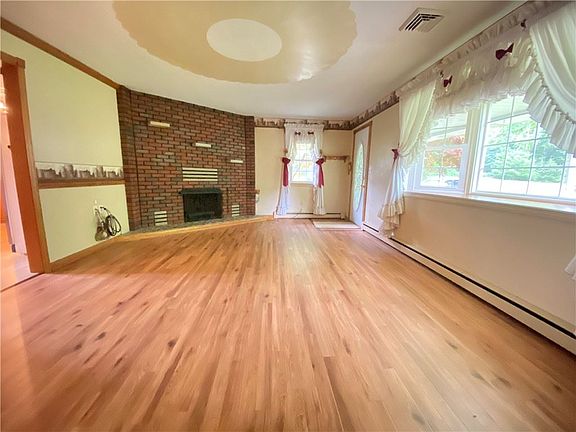 2nd image of 218 Bentley Ave